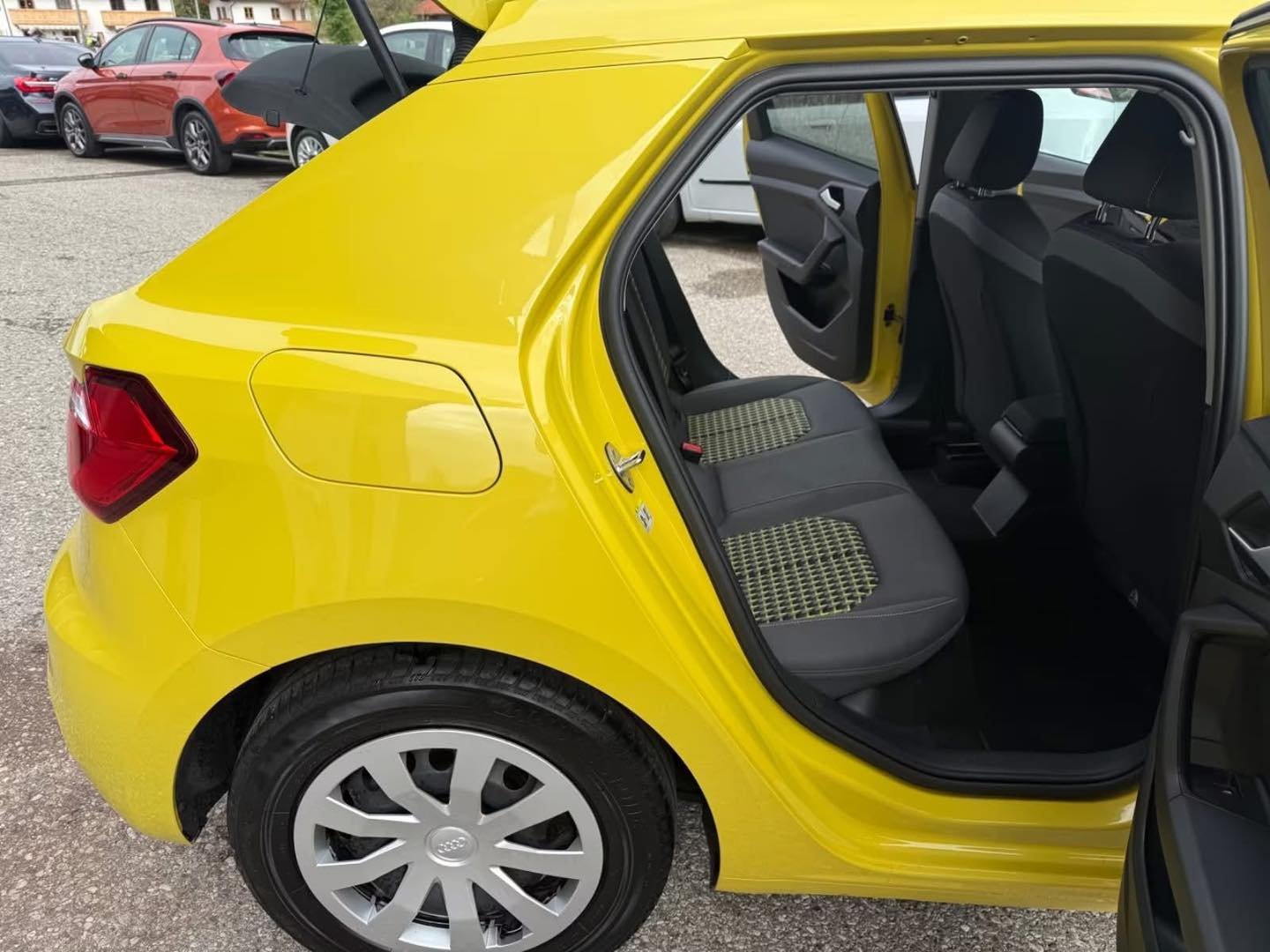 Audi Audi A1 Sportback 30 TFSI Basis – Jaune 2021